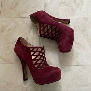 Prada Made in Italy Calzature Donna Oxblood Suede Cutout Platform Heels size 6.5